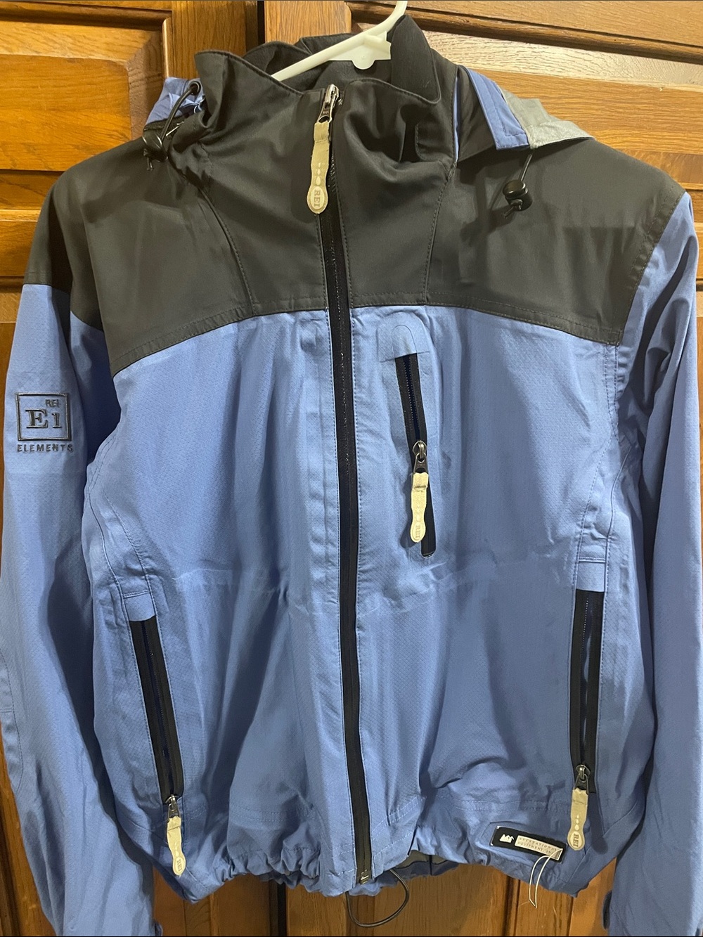 REI Light Blue & Black Lightweight Hooded Jacket like new w tons to offer Sz. M